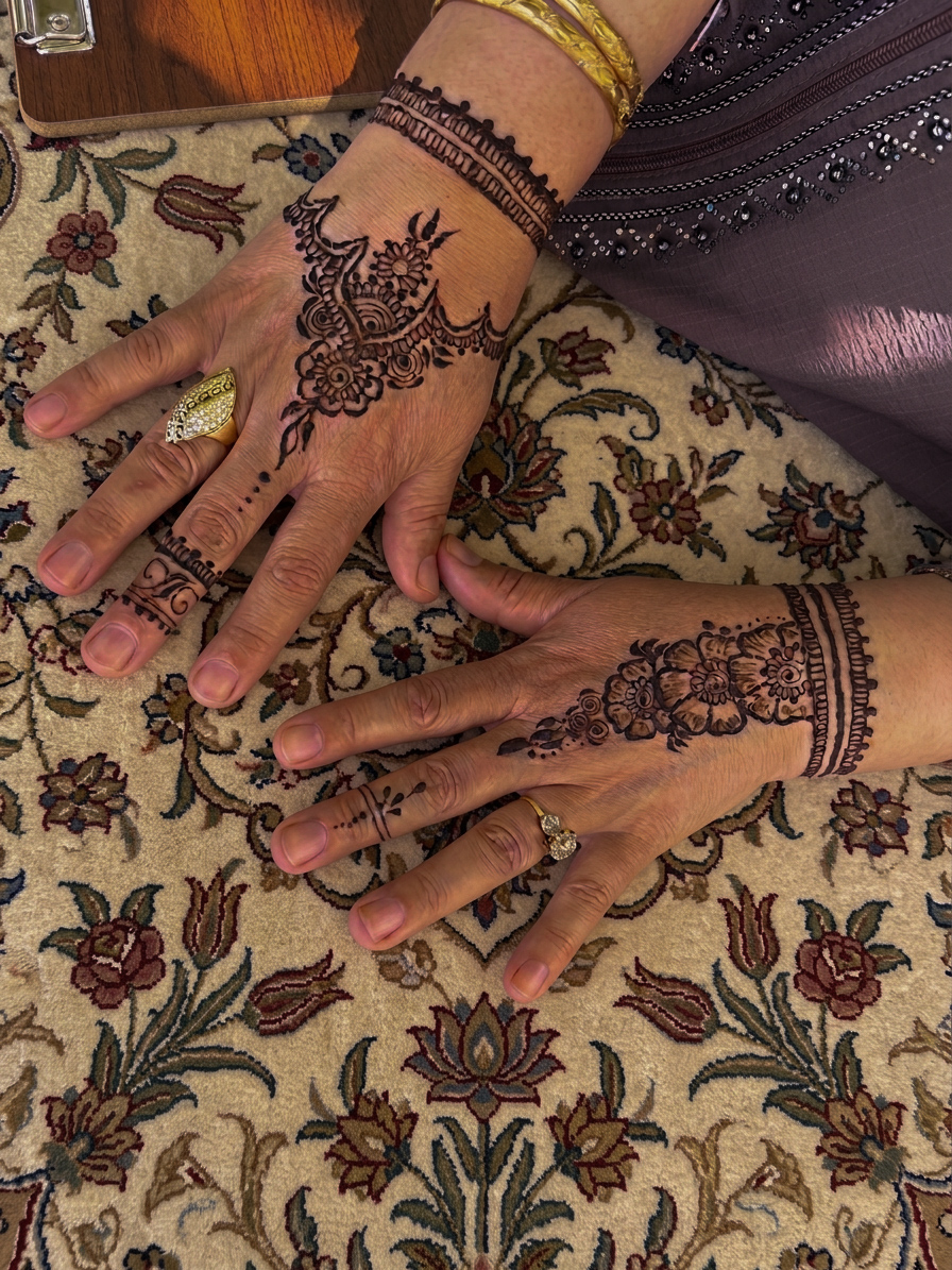 Matching henna designs on two hands